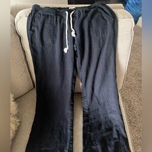 Black linen pants from Roxy.